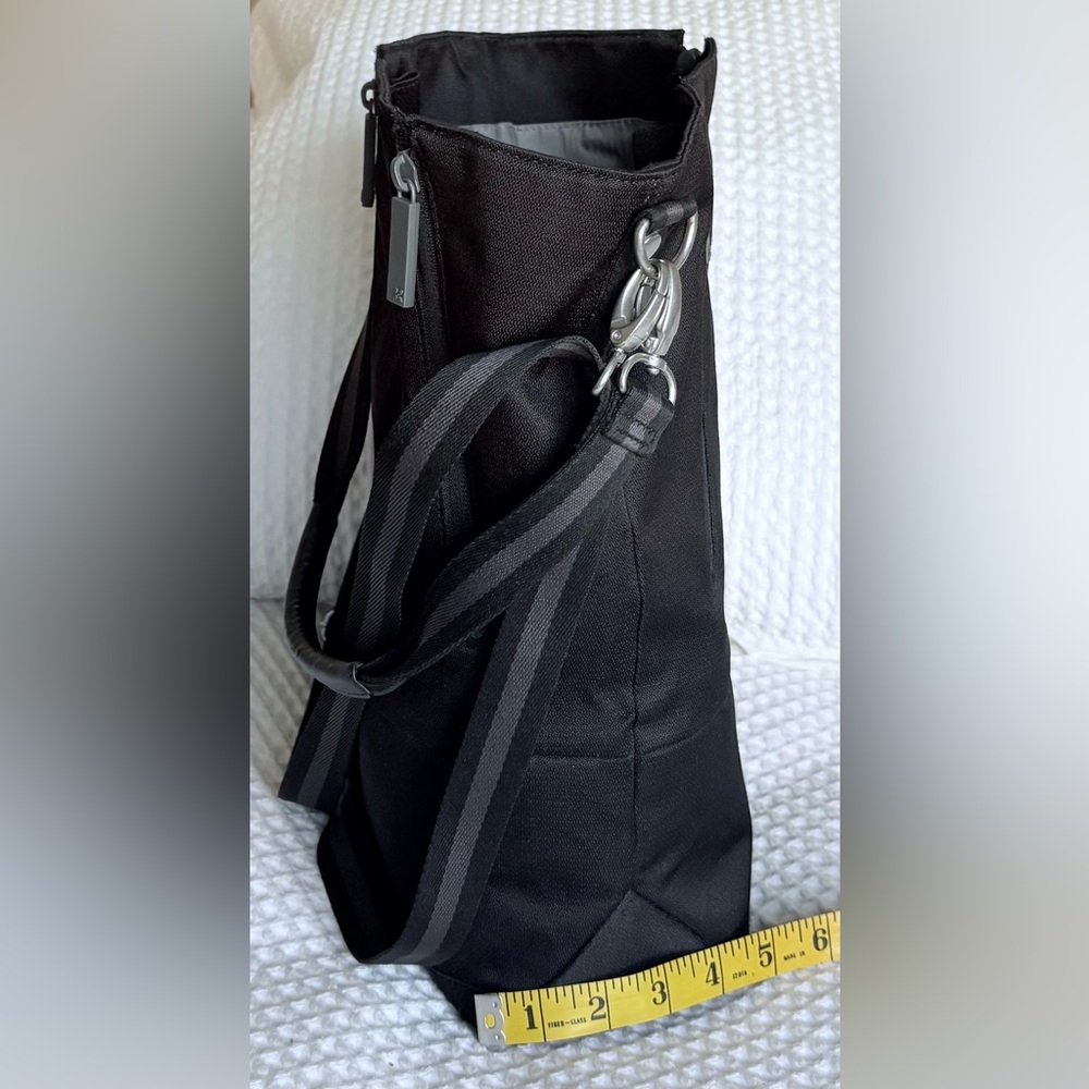 Sherpani crossbody tote - Picture 11 of 11
